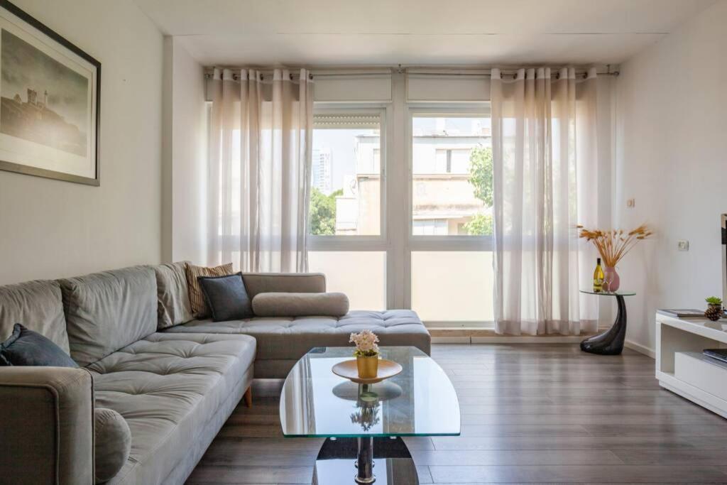 Big Apartment Next To Gordon Beach Plus Free Parking Tel-Aviv Extérieur photo