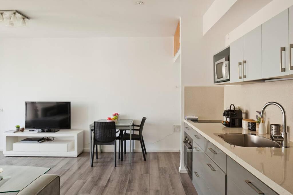 Big Apartment Next To Gordon Beach Plus Free Parking Tel-Aviv Extérieur photo