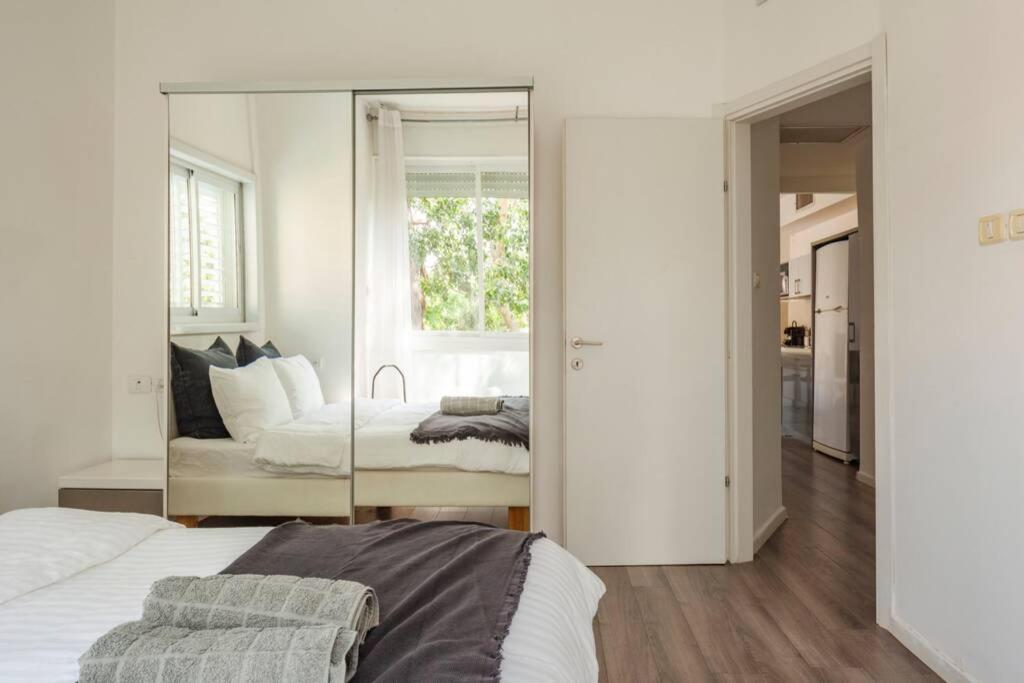 Big Apartment Next To Gordon Beach Plus Free Parking Tel-Aviv Extérieur photo