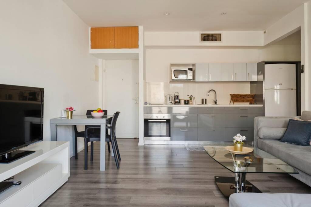 Big Apartment Next To Gordon Beach Plus Free Parking Tel-Aviv Extérieur photo